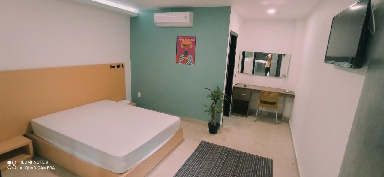 Nora Downtown Hotel Гуадалахара Екстериор снимка