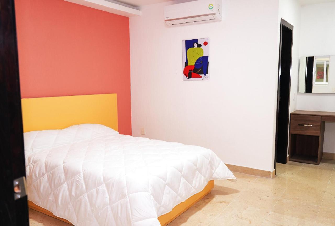 Nora Downtown Hotel Гуадалахара Екстериор снимка