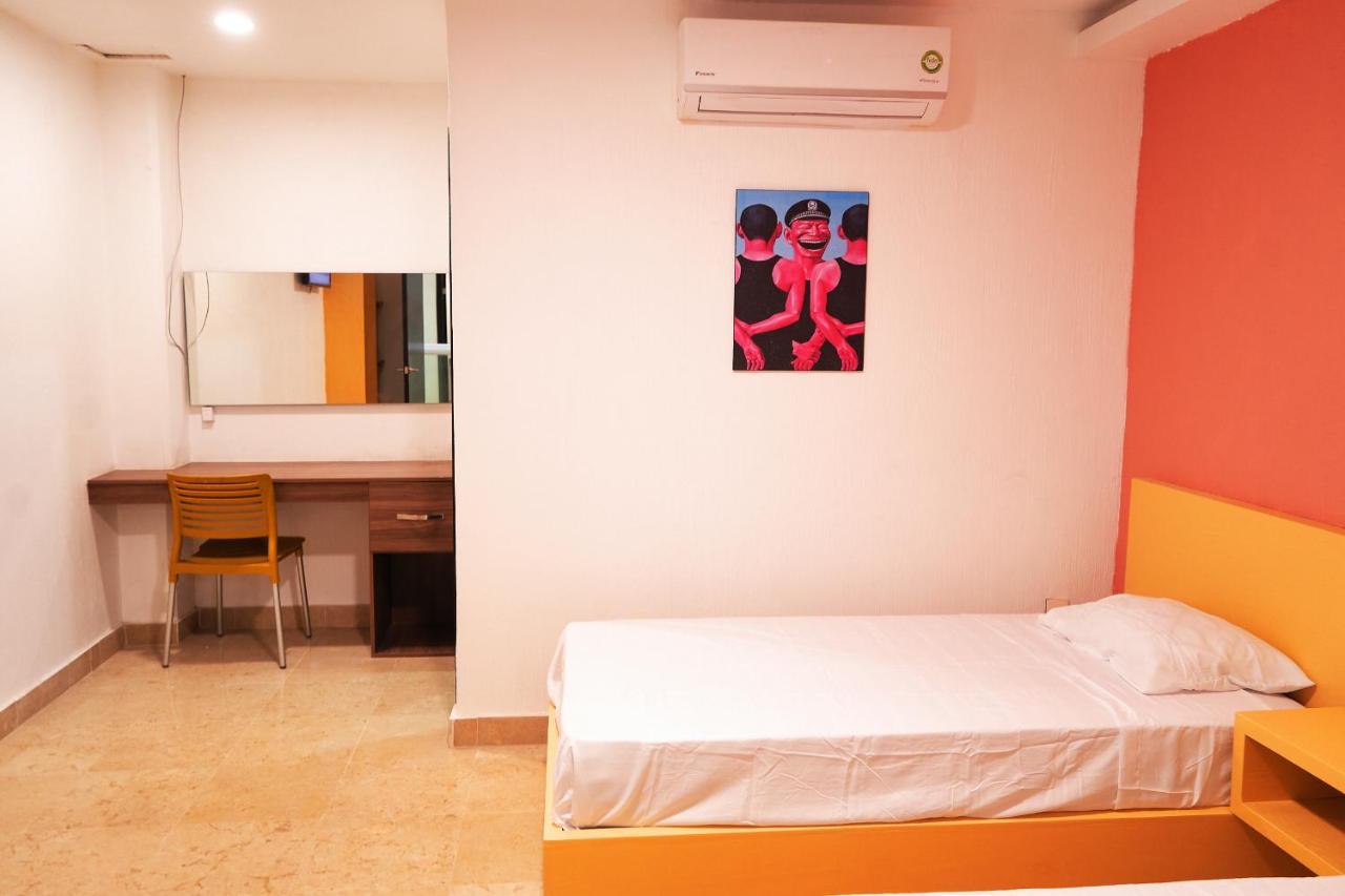 Nora Downtown Hotel Гуадалахара Екстериор снимка
